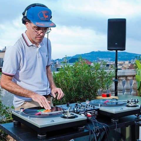 Dj pinchado en el exterior